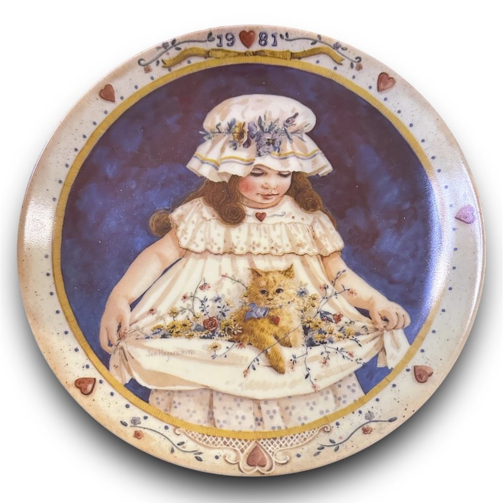 1981 Collectible Plate "HEARTS AND FLOWERS" by Jan Hagara #8828